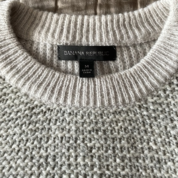 Banana Republic Sweater , Size Medium - Picture 4 of 5